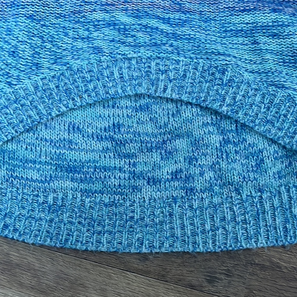sweater - Picture 3 of 3